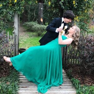 Emerald Sherri Hill prom dress!